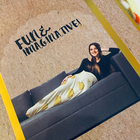 Lulu & Coco Taco Tail Throw Blanket - Picture 3 of 3